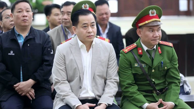 Phan Văn Anh Vũ tiếp tục bị khởi tố thêm tội danh đưa hối lộ.