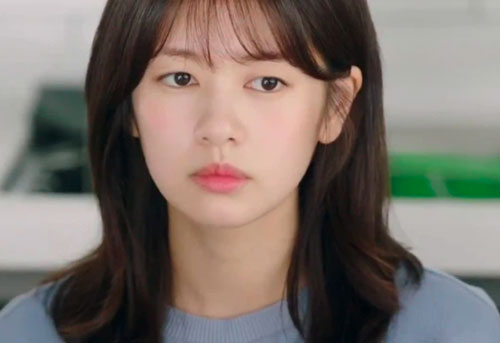 Con gái bỗng khen tóc bố có mùi lạ, tôi lập tức quay sang nhìn chồng rồi sững người với phản ứng của anh sau đó