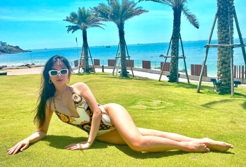 Thu Thủy khoe vóc dáng 'nóng bỏng' sau 6 tháng sinh con