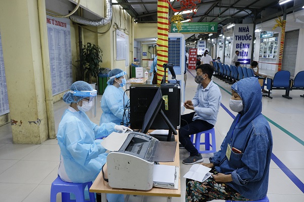 Bộ Y tế "tuýt còi" yêu cầu Bệnh viện Bạch Mai dừng tăng giá dịch vụ khám chữa bệnh