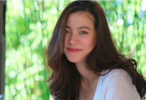 Loạt ảnh thẻ thời đi học là bằng chứng cho việc Baifern đẹp từ nhỏ, thêm thành tích học tập thế này bảo sao không yêu cho được!