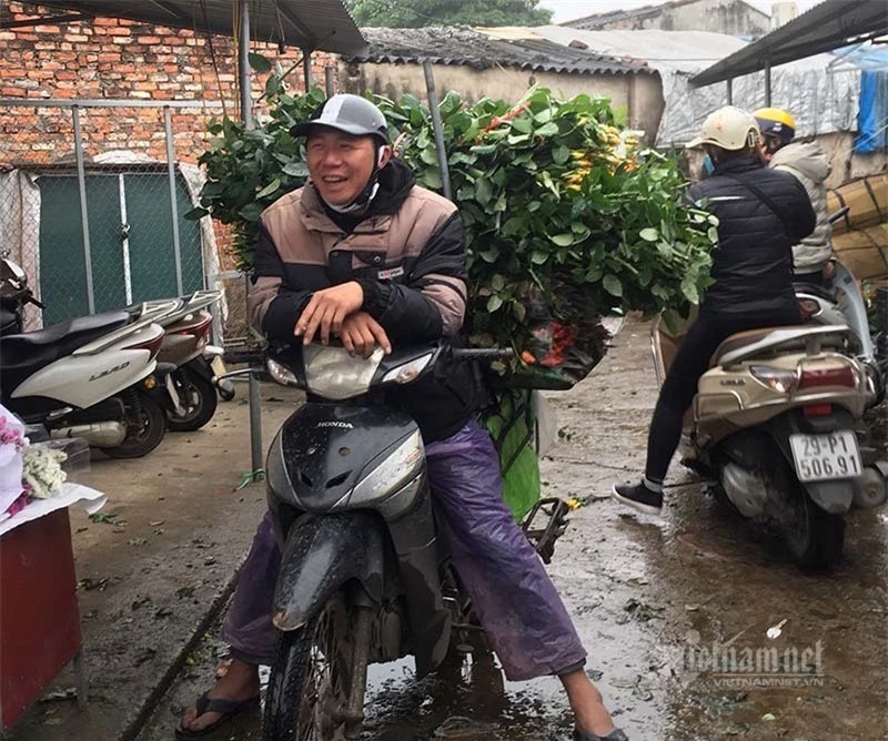 Hoa hồng tăng giá gấp 5, dân buôn tranh mua nhà vườn cháy hàng