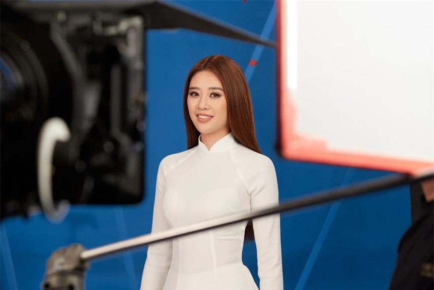 Khánh Vân 'chơi trội' với 5 lay-out nổi bật, quyết tâm 'gây bão' tại Miss Universe 2021  - ảnh 4