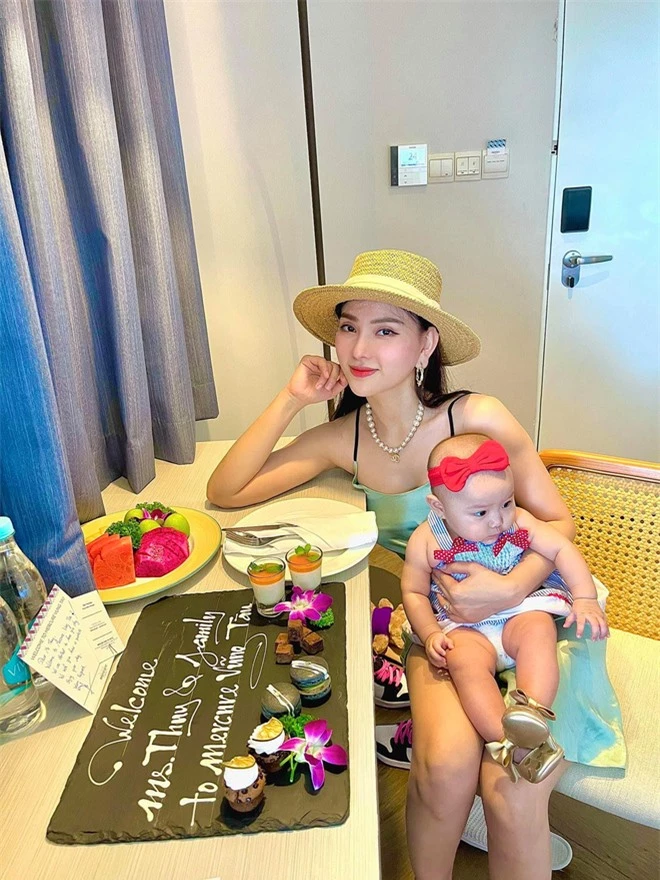 Thu Thủy diện bikini khoe vóc dáng nóng bỏng sau 6 tháng sinh con - Ảnh 7.