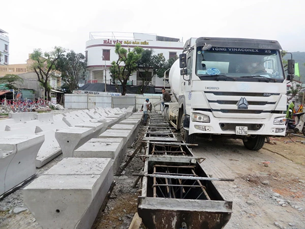Sản xuất cấu kiện bê tông cốt thép lắp ghép phục vụ việc điều chỉnh tổ chức giao thông trên tuyến đường Ngô Quyền - Ngũ Hành Sơn