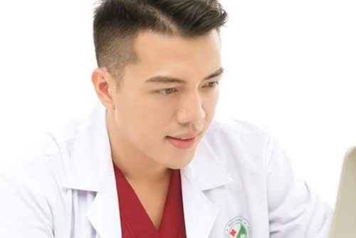 Bác sĩ điển trai như tài tử, tiết lộ profile “khủng” khiến ai cũng trầm trồ
