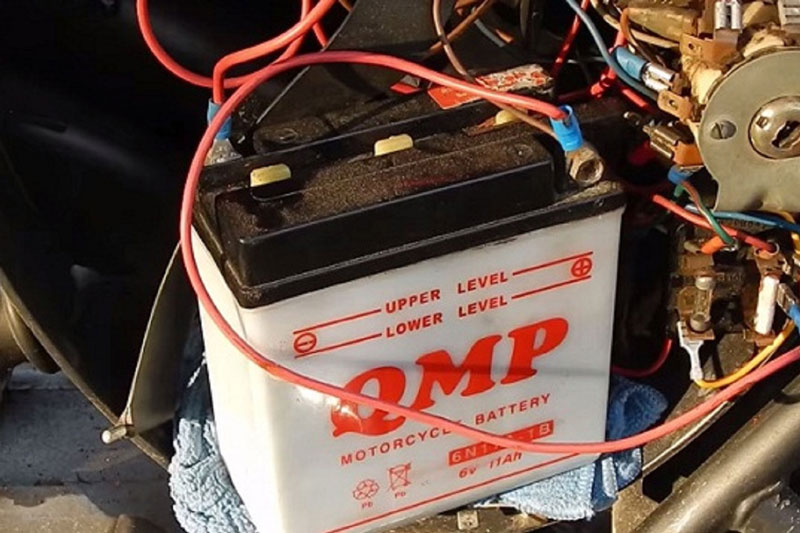 Nhận biết bình ắc quy xe máy bị yếu và cách khắc phục