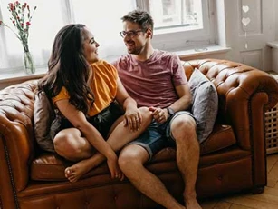 Những điều bạn không nên làm khi đã kết hôn hoặc có bạn gái