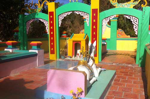 Hé mở bí ẩn ly kỳ về mộ thần thái giám ở Phan Thiết