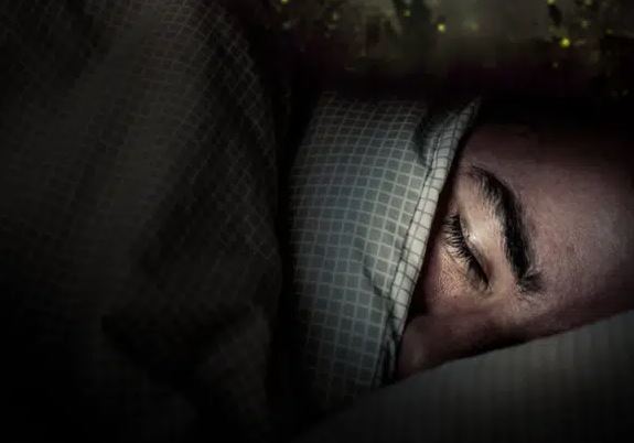 Ngủ mơ thấy có người bắt mình trả nợ, hơn chục ngày sau, chuyện kỳ lạ xuất hiện khiến người đàn ông hốt hoảng mang tiền đi trả