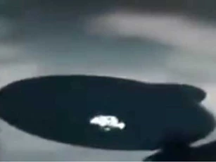 UFO khổng lồ bí ẩn vụt qua bầu trời Malaysia?