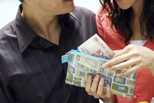 "Bòn tiền" của vợ cũ với trò bỉ ổi, ai ngờ lần cuối cùng anh ta nhận được "cú lừa thế kỉ" và cái kết không thể nhục hơn