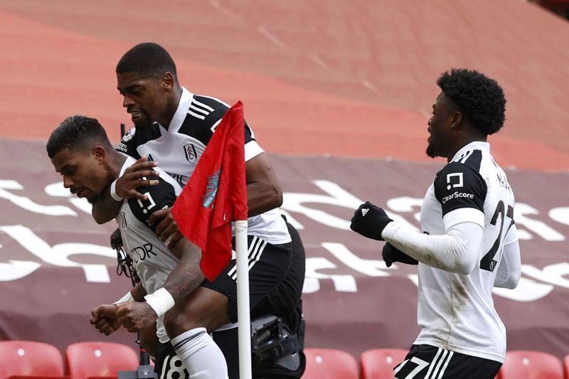 Salah mắc sai lầm, Liverpool thua trận sân nhà thứ 6 liên tiếp