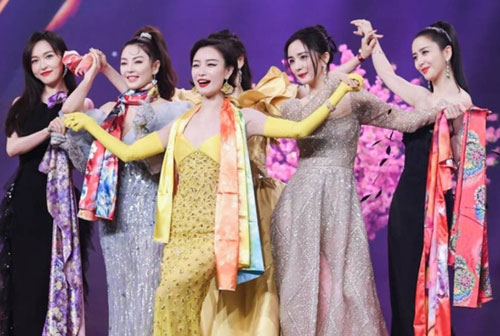 6 đại mỹ nhân Hoa ngữ gây sốt với màn chụp ảnh theo nhóm, Dương Mịch thể hiện EQ cực cao khi cứu MC khỏi tình huống khó xử