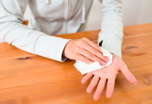 Chữa mồ hôi tay, chân bằng bài thuốc Đông y không phải ai cũng biết