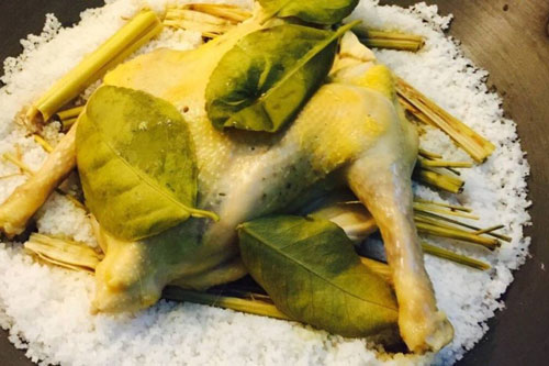 Đổi vị với món gà hấp muối, sả