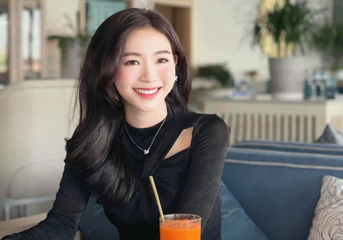 Nhan sắc đời thường đẹp khả ái của ‘bản sao’ hoa hậu Đặng Thu Thảo