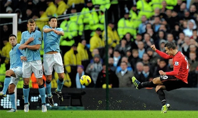 Khoảnh khắc ghi bàn đẹp mắt của Van Persie vào lưới Man City