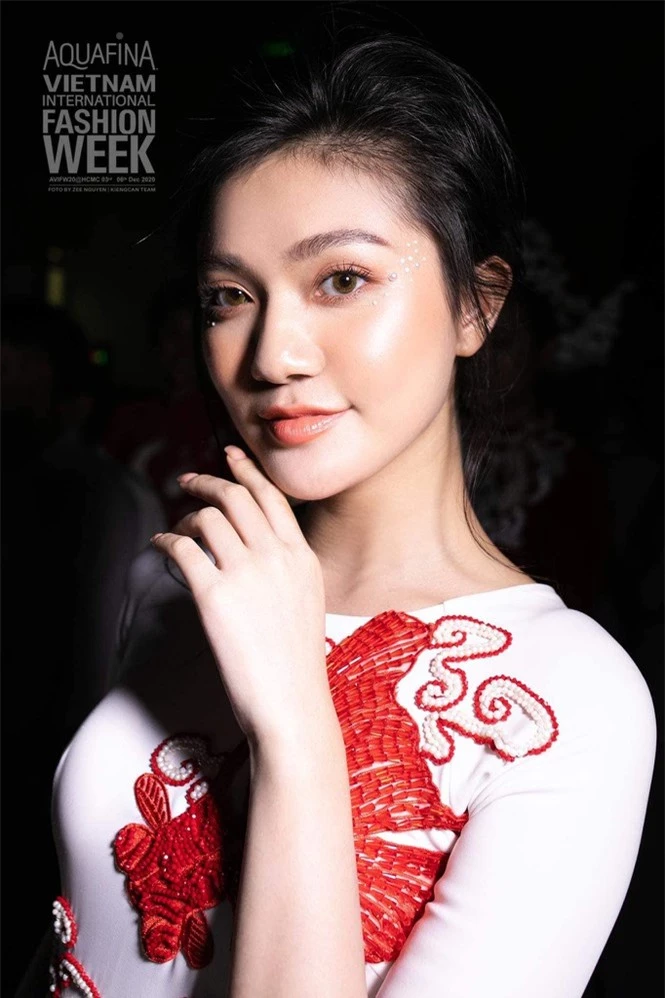Nhan sắc kiều diễm của Hoa khôi Đại học Hoa sen từng thi Hoa hậu Việt Nam 2020 - ảnh 10