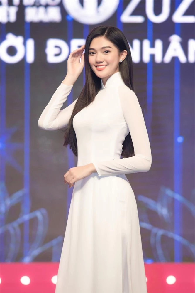 Nhan sắc kiều diễm của Hoa khôi Đại học Hoa sen từng thi Hoa hậu Việt Nam 2020 - ảnh 9