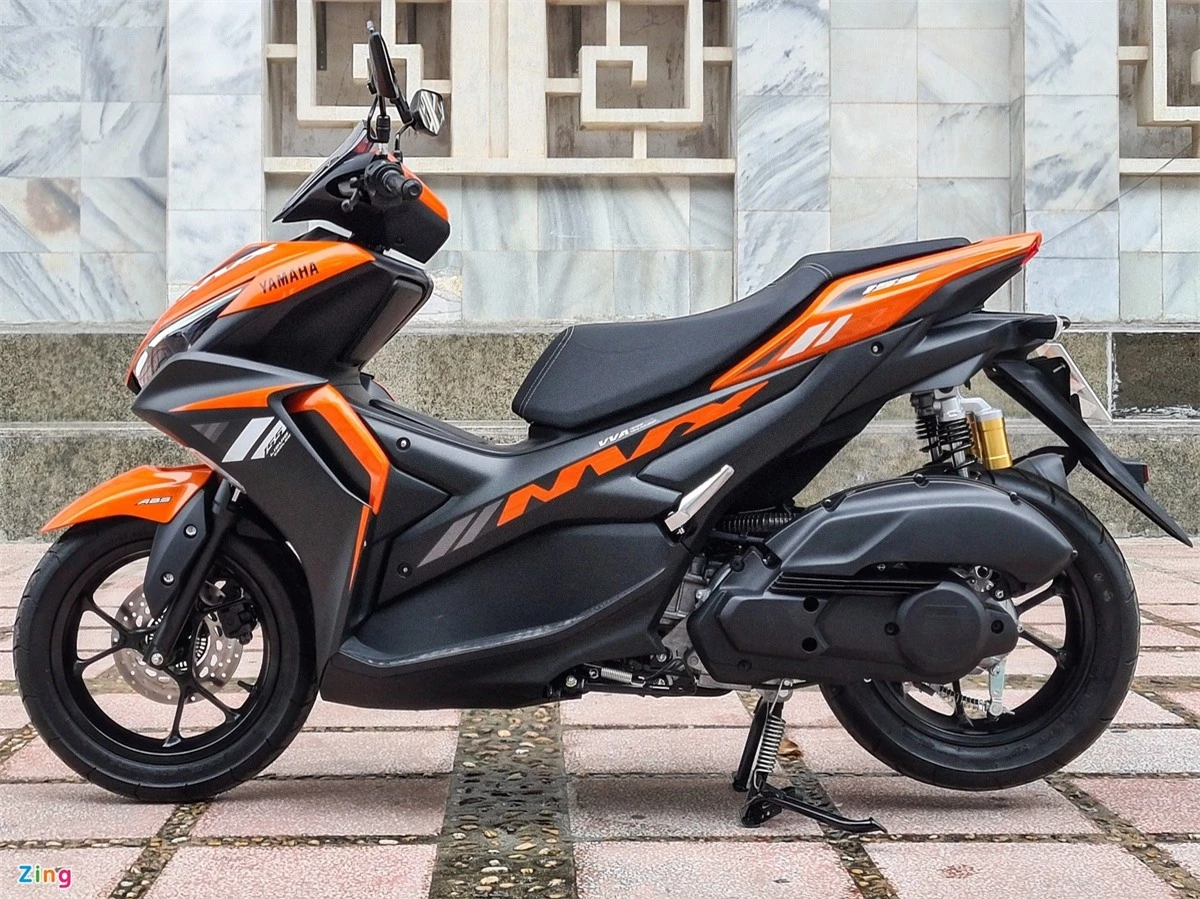 Mua Suzuki Burgman Street hay Yamaha NVX trong tam gia 50 trieu anh 2