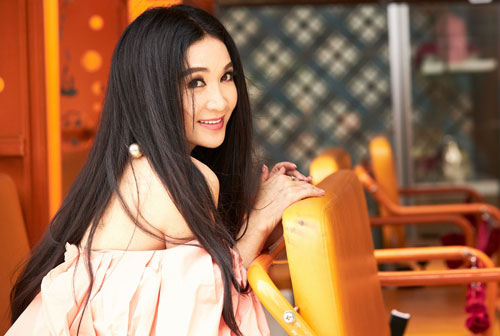 Ôn Bích Hà - "nữ thần" có vẻ ngoài "lội ngược dòng thời gian"