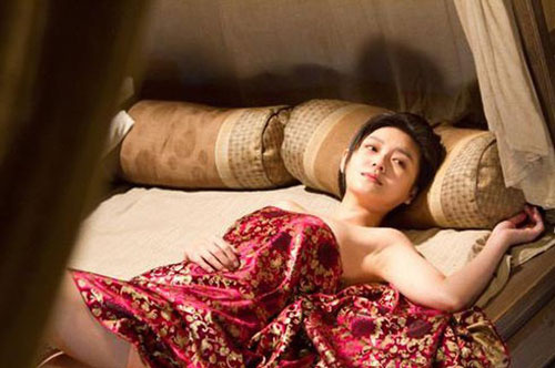 Cưới chồng già lấy tiền chữa bệnh cho bố, tân hôn tôi ôm mặt xúc động trước đề nghị lạ