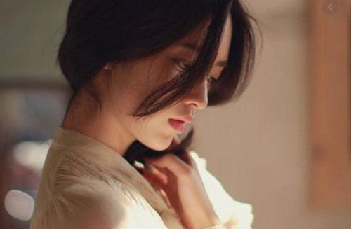 Chồng tôi treo ảnh cưới với vợ cũ trong phòng ngủ