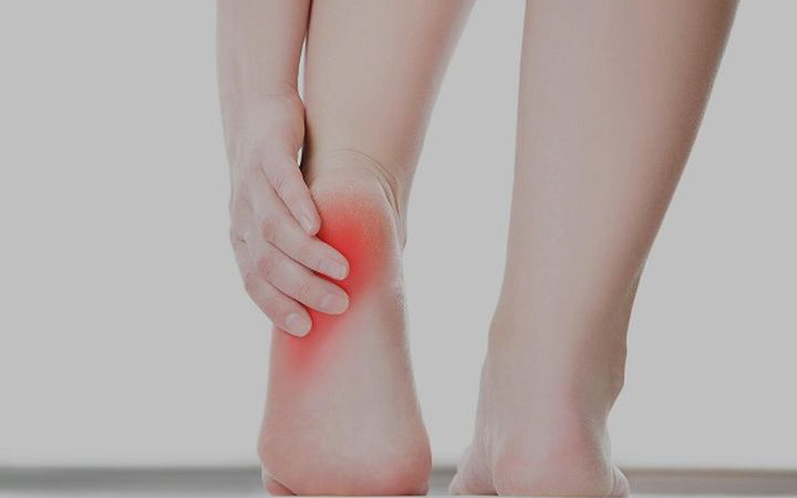 Đi khám vì bị đau gót chân, không ngờ phát hiện khối u máu: Bác sĩ cảnh báo 4 bệnh khác liên quan đến đau gót chân