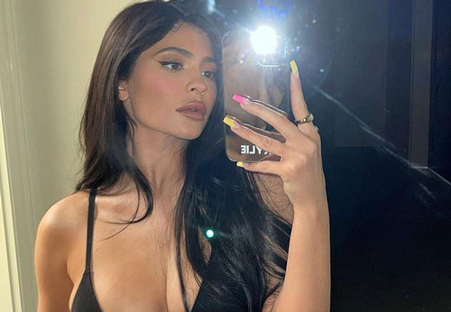 Em gái tỷ phú của Kim Kardashian tung ảnh 'nóng bỏng'