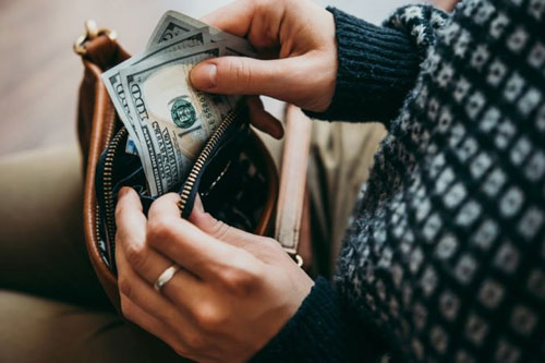 3 thói quen khiến bạn không thể giàu lên nổi