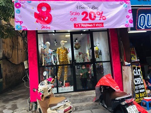 Thị trường quà tặng 8/3: Hoa tươi tăng giá, các nhãn hàng đua nhau tung khuyến mãi lớn