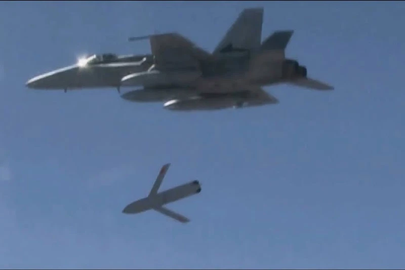 Tiêm kích F-15 của Mỹ phóng tên lửa hành trình gần căn cứ Hải quân Nga.