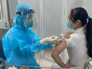 Sáng 9/3, Hà Nội triển khai tiêm vắc xin Covid-19 tại Bệnh viện Thanh Nhàn