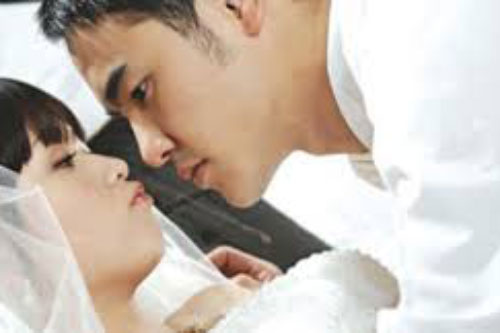 Phát hiện bí mật 'động trời' của vợ mới cưới trong đêm tân hôn