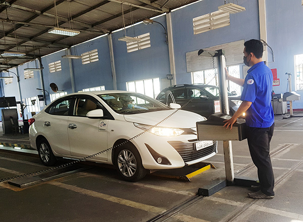 Đà Nẵng: Không cấp chứng nhận kiểm định cho ô tô lắp còi hơi, còi âm lượng lớn, đèn chiếu sáng xanh trái quy định