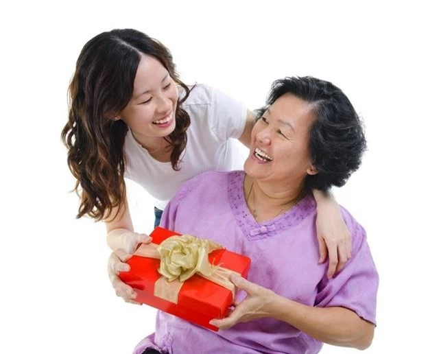 Cùng mua quà tặng 8/3 nhưng mẹ chồng chỉ đăng ảnh khoe và khen một mình con gái ruột, phản ứng bình tĩnh và "câu tuyên bố" của nàng dâu đến chồng cũng phải kinh ngạc! - Ảnh 1. Cùng mua quà tặng 8/3 nhưng mẹ chồng chỉ đăng ảnh khoe và khen một mình con gái ruột, phản ứng bình tĩnh và "câu tuyên bố" của nàng dâu đến chồng cũng phải kinh ngạc! - Ảnh 1.