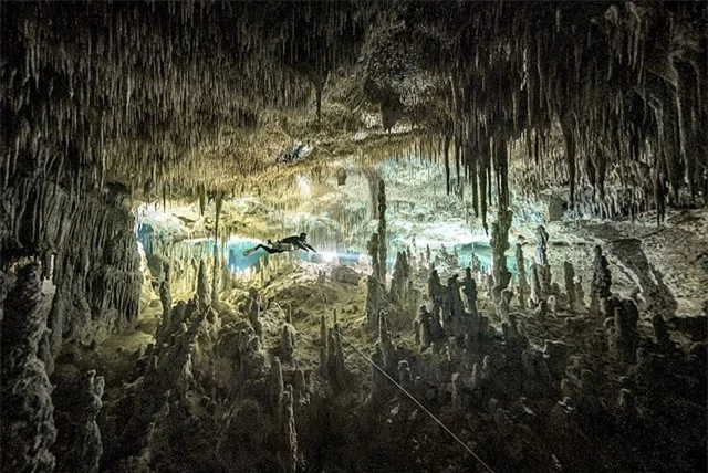 Mê mẩn với cảnh đẹp tuyệt trần của hang động dưới nước trong rừng rậm - ảnh 2