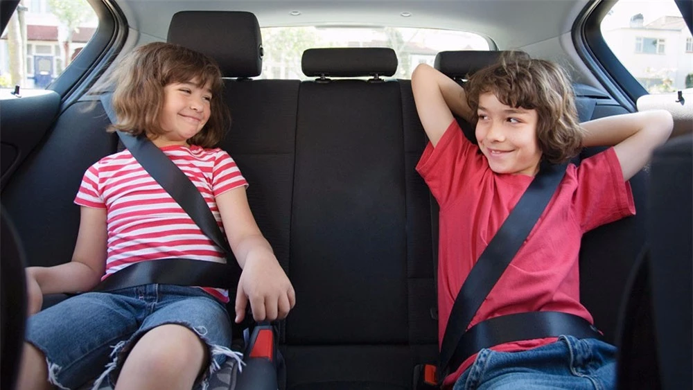 Dạy cho trẻ các thói quen an toàn khi ngồi xe
