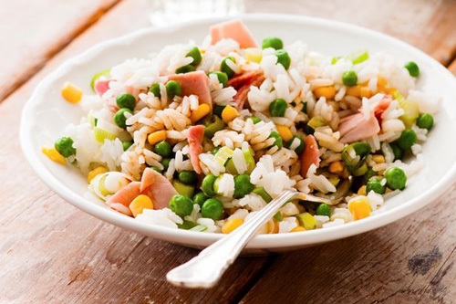 Ăn cơm hâm nóng cũng gây ngộ độc