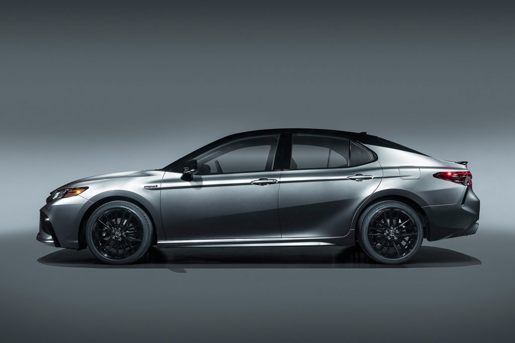 8 xe sedan cỡ trung tốt nhất năm 2021: Toyota Camry, Mazda6 góp mặt