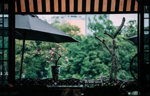 Chồng ngỡ ngàng với quá khứ của người vợ ngoan hiền