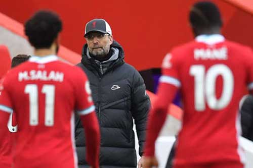 Liverpool là đương kim vô địch sa sút nhất lịch sử Premier League