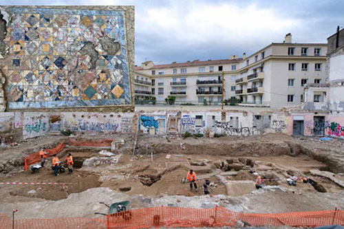 Xây nhà, đào được 2 "mê cung kho báu" 1.900 năm tuổi