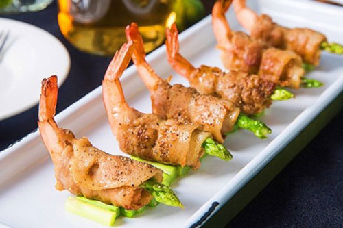 Cách làm thịt ba chỉ cuộn tôm rán giòn tan tại nhà