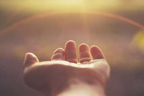 10 thói quen giúp bạn nuôi dưỡng lòng biết ơn hàng ngày