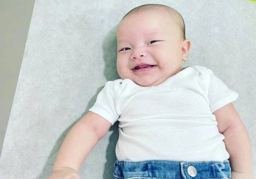 Hà Hồ băn khoăn về ngoại hình của con trai Leon