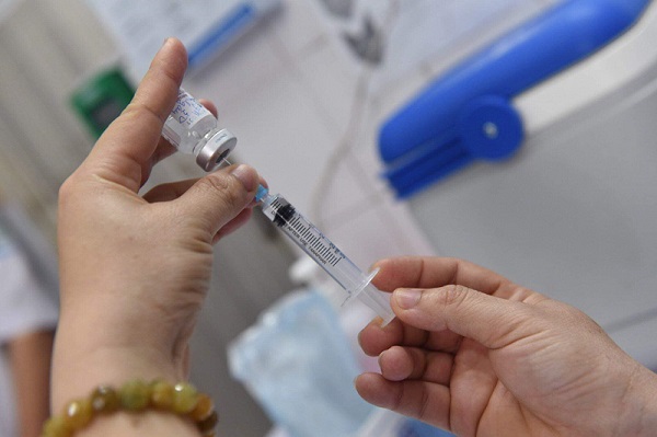 Hà Nội: Tiếp nhận 8.000 liều vaccine phòng Covid-19, xét nghiệm cho 4.000 người có nguy cơ cao 