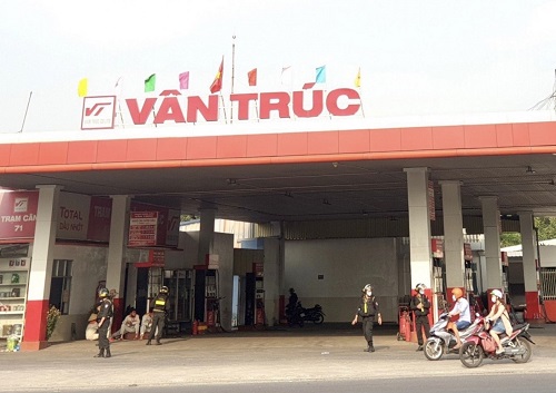 Bình Dương: Khám xét loạt cây xăng của Công ty Vân Trúc do nghi vấn liên quan đến đường dây xăng giả