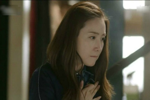 Run rẩy thở không ra hơi khi nhặt được chiếc đồng hồ đeo tay mà bạn thân chồng đánh rơi ngay cửa nhà tắm